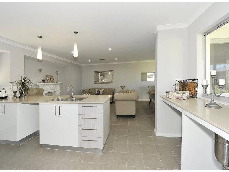 20 Dotterel Drive, Dudley Park WA 6210