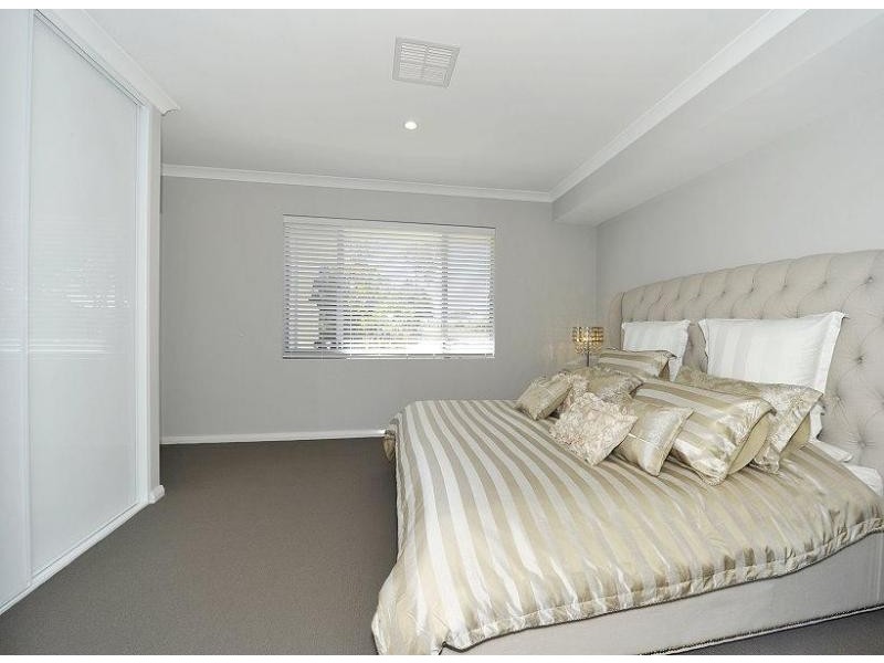 20 Dotterel Drive, Dudley Park WA 6210