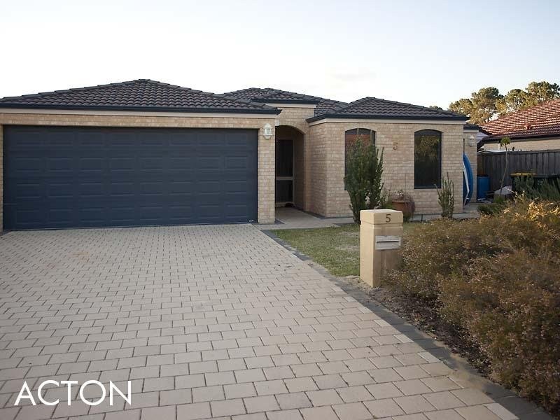 5 Messina Grove, Ellenbrook WA 6069