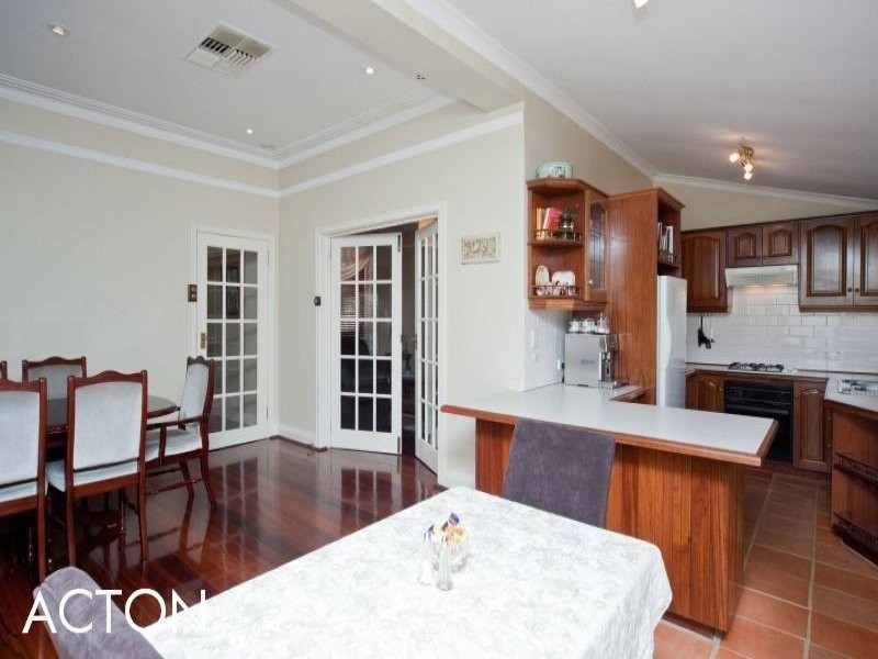 27 Toowong Street, Bayswater WA 6053