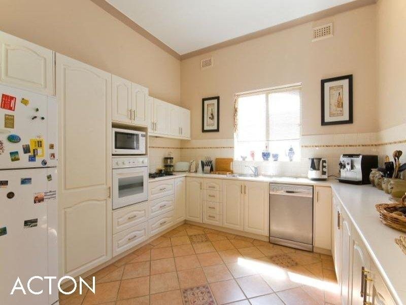 152 Sixth Avenue, Inglewood WA 6052