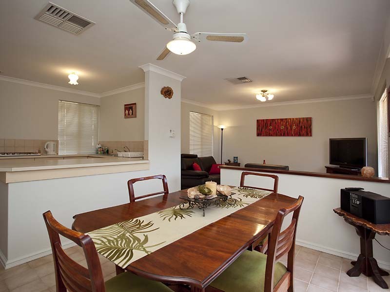 2/353 Daly Street, Cloverdale WA 6105