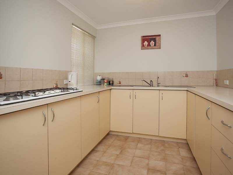 2/353 Daly Street, Cloverdale WA 6105