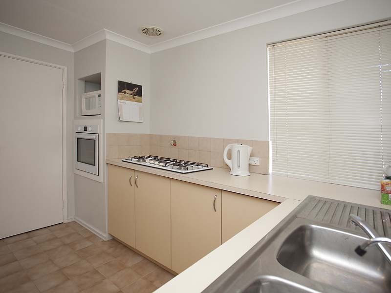 2/353 Daly Street, Cloverdale WA 6105