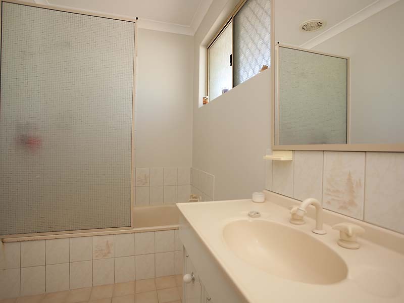 2/353 Daly Street, Cloverdale WA 6105