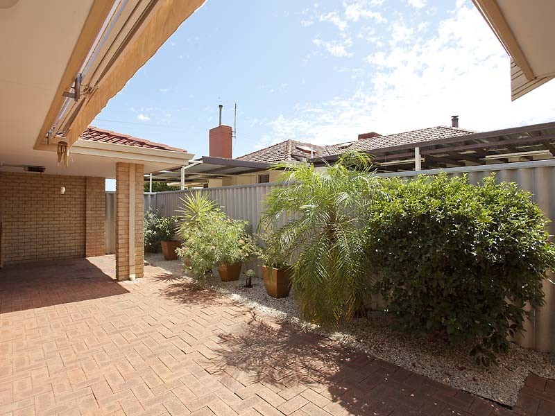 2/353 Daly Street, Cloverdale WA 6105