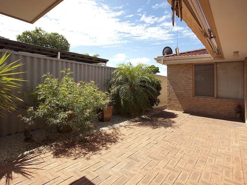 2/353 Daly Street, Cloverdale WA 6105