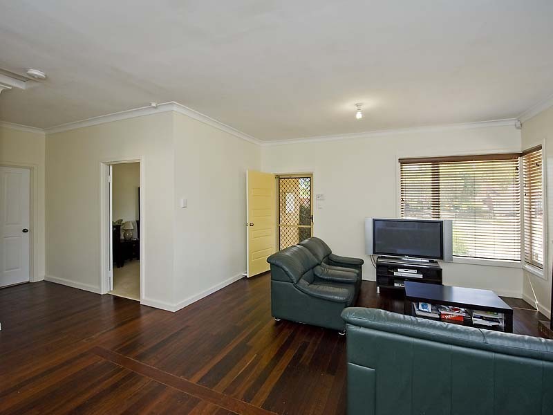 38 Kennerly Street, Cloverdale WA 6105