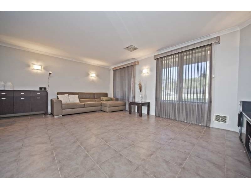 17 Adelphi Street, Bayswater WA 6053