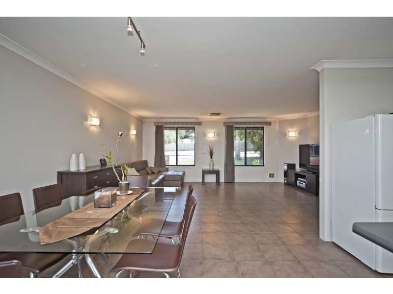 17 Adelphi Street, Bayswater WA 6053