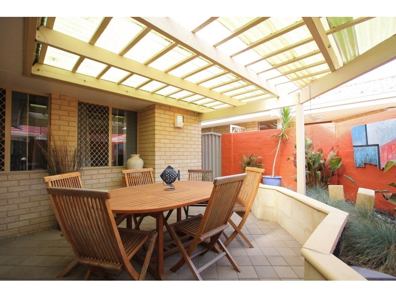2/14 Vaughan Street, Dianella WA 6059