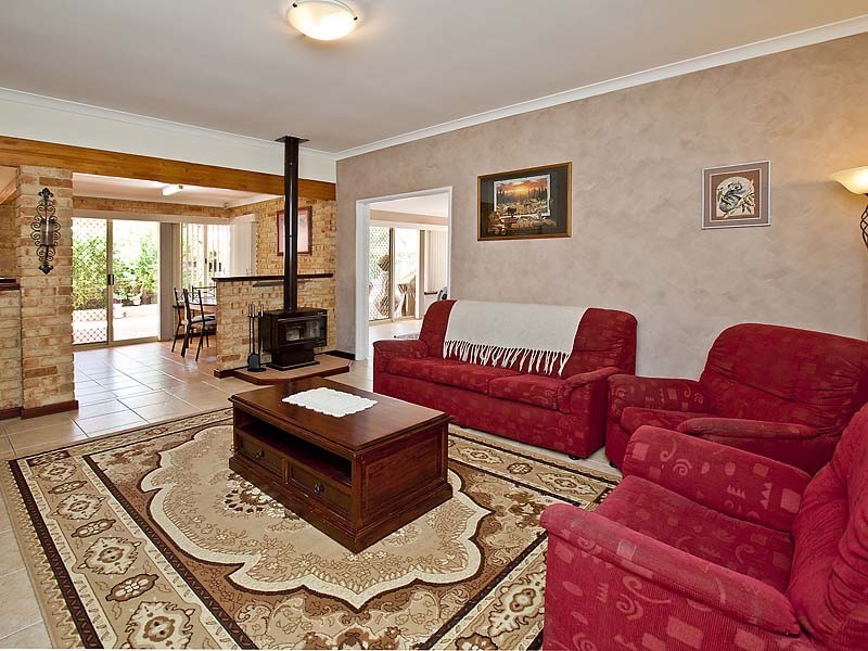 22 Maple Cres, Helena Valley WA 6056