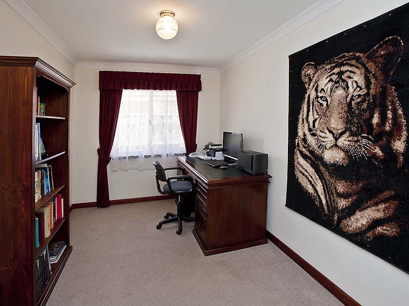 22 Maple Cres, Helena Valley WA 6056