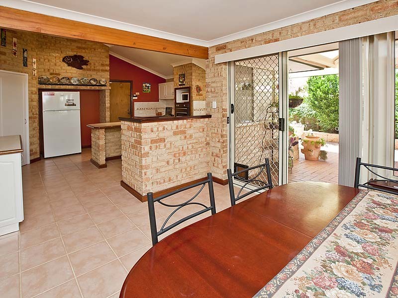 22 Maple Cres, Helena Valley WA 6056