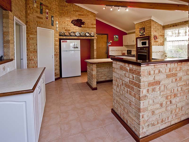 22 Maple Cres, Helena Valley WA 6056