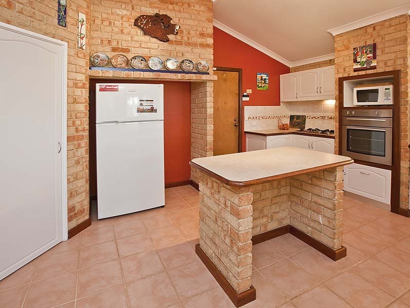 22 Maple Cres, Helena Valley WA 6056