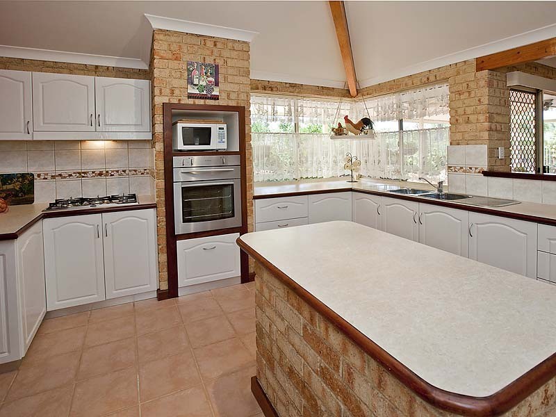 22 Maple Cres, Helena Valley WA 6056