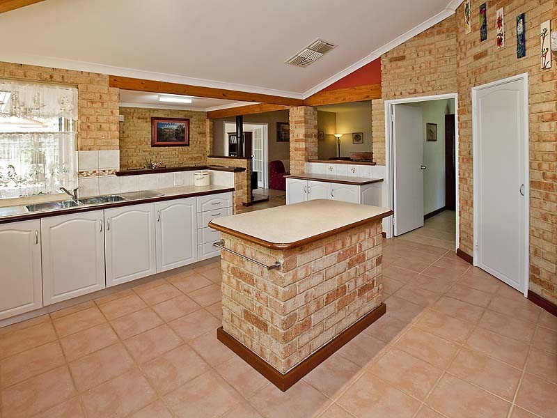 22 Maple Cres, Helena Valley WA 6056