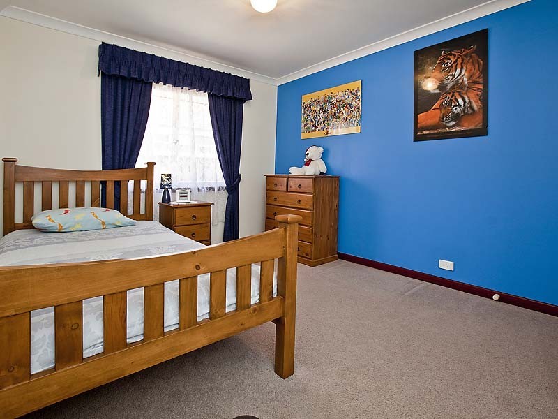 22 Maple Cres, Helena Valley WA 6056