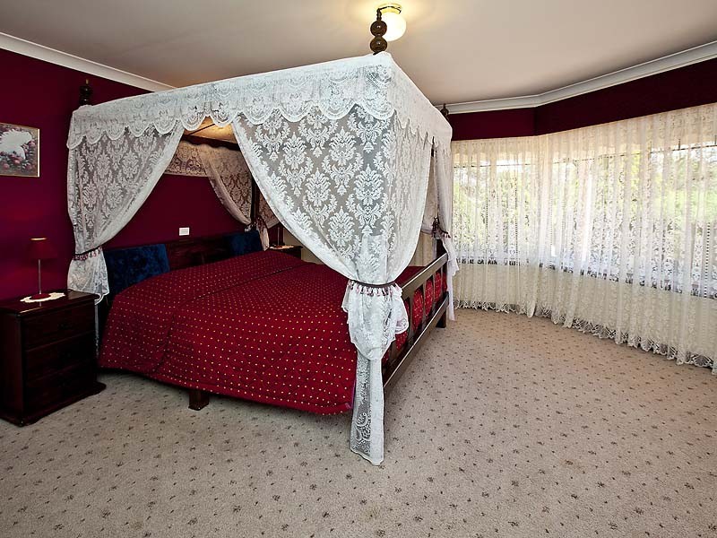 22 Maple Cres, Helena Valley WA 6056