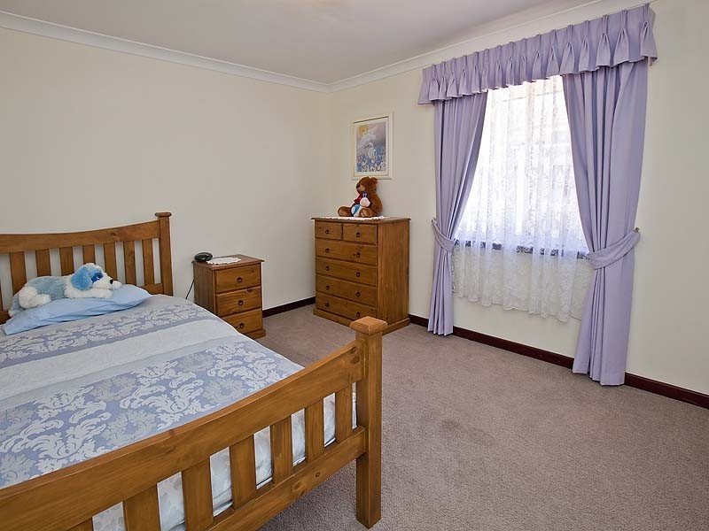 22 Maple Cres, Helena Valley WA 6056