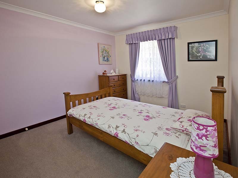 22 Maple Cres, Helena Valley WA 6056