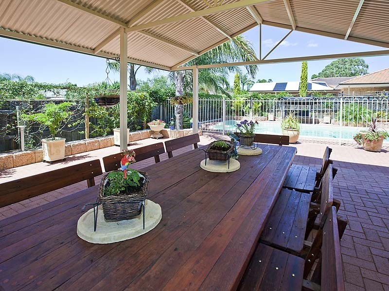 22 Maple Cres, Helena Valley WA 6056