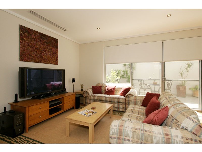 5/2 Braid Street, Perth WA 6000