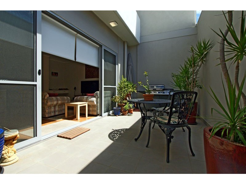 5/2 Braid Street, Perth WA 6000