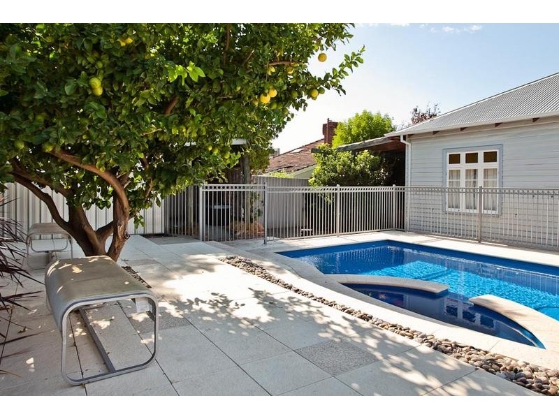 14 Gilbert Street, Bayswater WA 6053