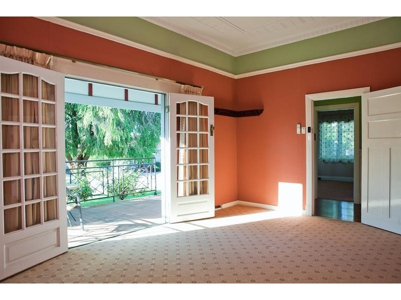 14 Gilbert Street, Bayswater WA 6053