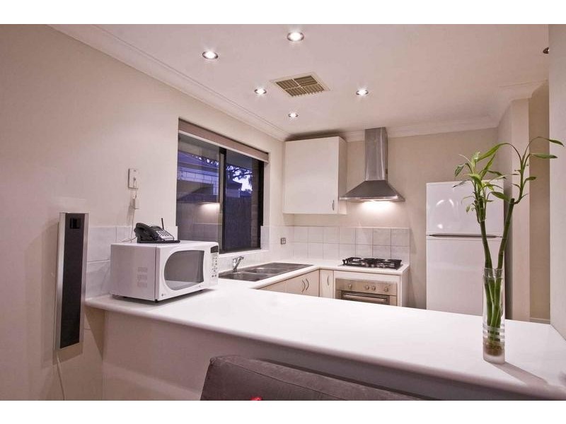 2/14 Nolan Place, Bayswater WA 6053