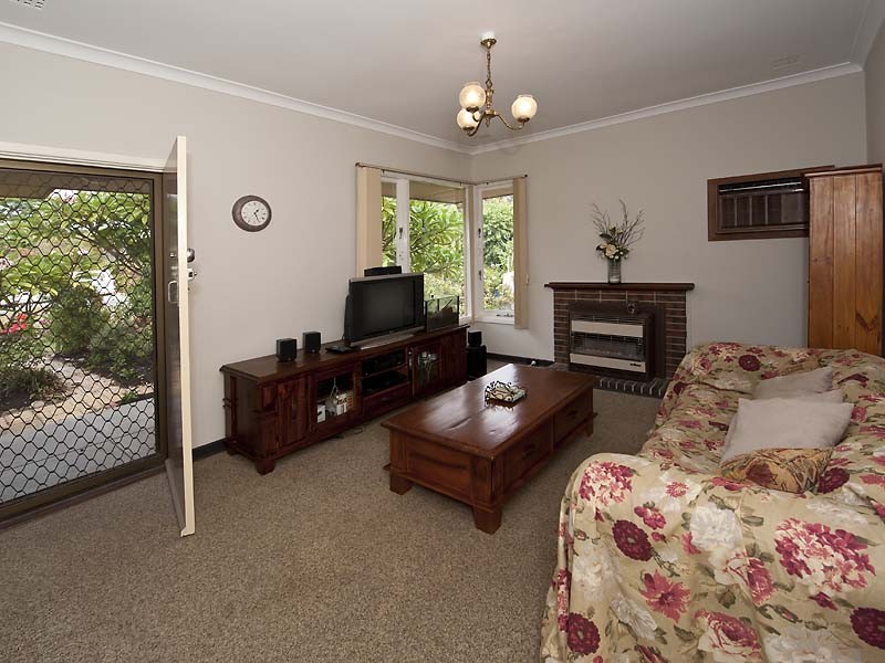 33 Hoskin Street, Cloverdale WA 6105