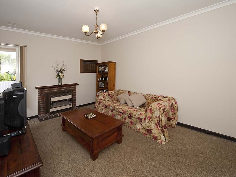 33 Hoskin Street, Cloverdale WA 6105