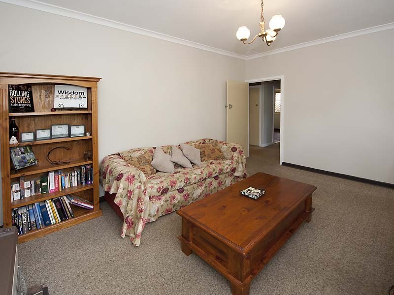 33 Hoskin Street, Cloverdale WA 6105