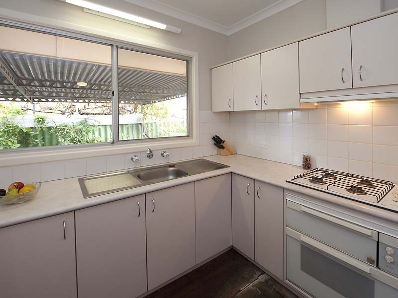 33 Hoskin Street, Cloverdale WA 6105