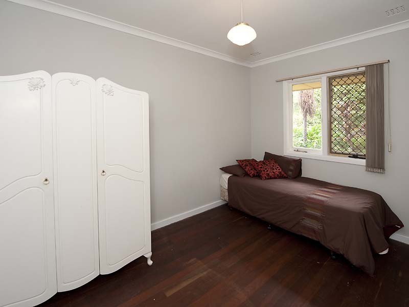 33 Hoskin Street, Cloverdale WA 6105