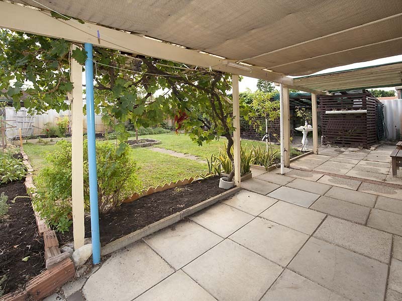 33 Hoskin Street, Cloverdale WA 6105