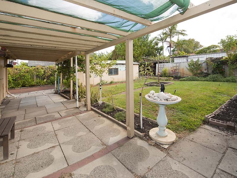 33 Hoskin Street, Cloverdale WA 6105