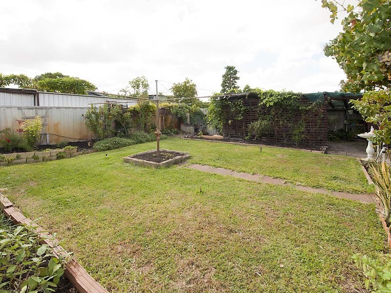 33 Hoskin Street, Cloverdale WA 6105