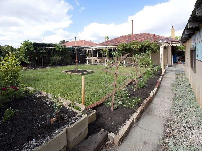 33 Hoskin Street, Cloverdale WA 6105
