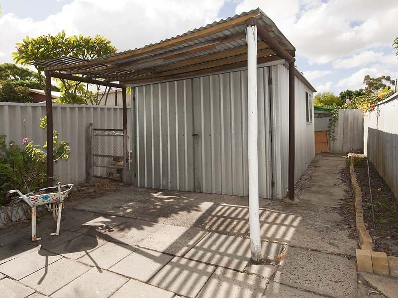 33 Hoskin Street, Cloverdale WA 6105