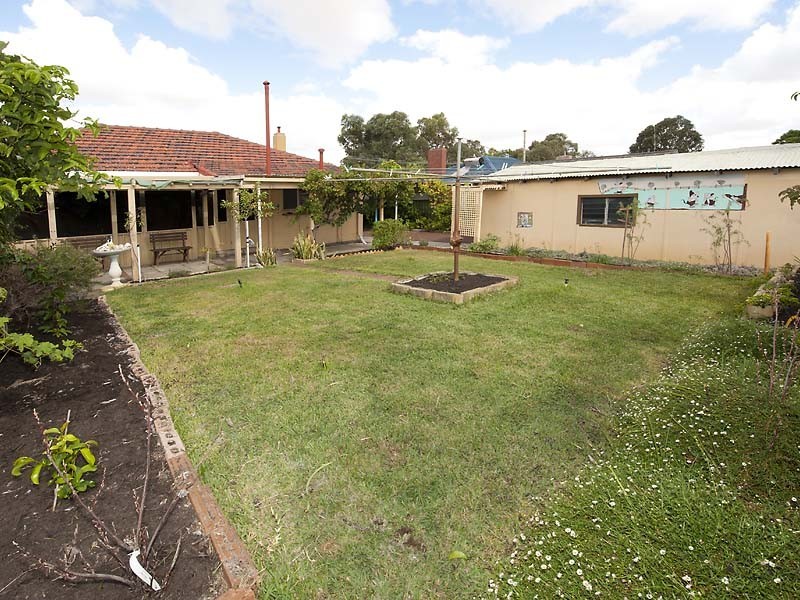 33 Hoskin Street, Cloverdale WA 6105