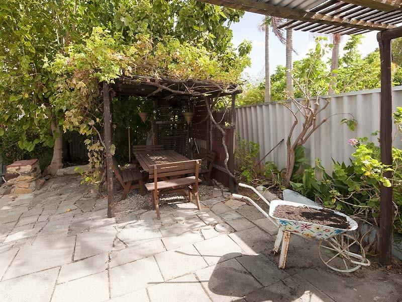 33 Hoskin Street, Cloverdale WA 6105