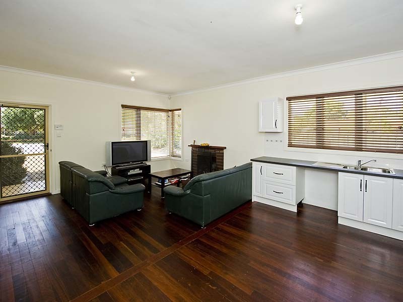 38 Kennerly Street, Cloverdale WA 6105