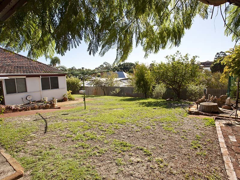 1 Almondbury Street, Bayswater WA 6053