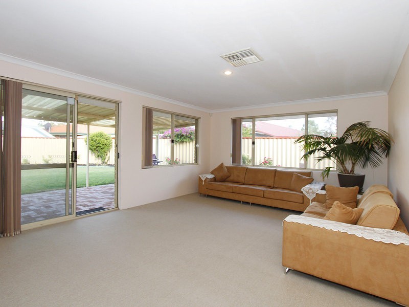 18 Gardenia Gardens, Helena Valley WA 6056