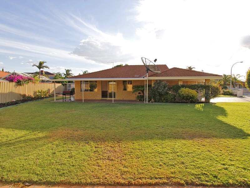 18 Gardenia Gardens, Helena Valley WA 6056