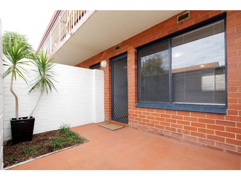 2/345 Stirling Street, Highgate WA 6003