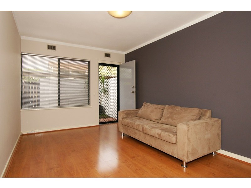 2/345 Stirling Street, Highgate WA 6003